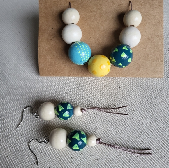 New handmade Necklace and earrings set - Picture 5 of 9